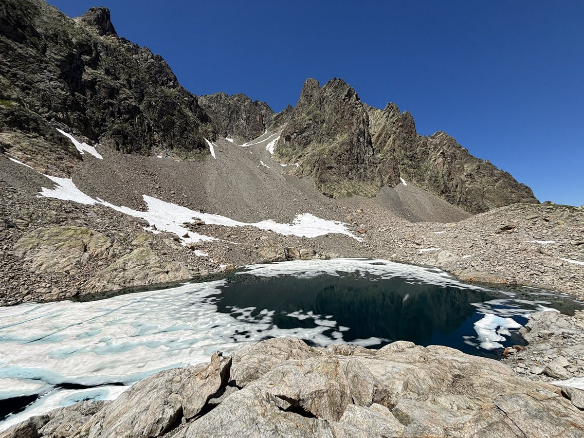 mario_manresa's tweet image. Stage 6 of my #TMB leads me to cross the 100km and 7,000mts combined elevation gain lines. It also means views like the ones below. Thank you all friends and colleagues for your donations to the team challenge fundraiser for @CrohnsColitisFn. Still time to be part!