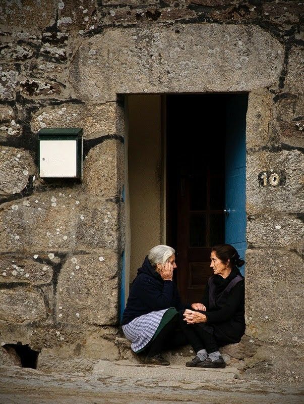 literlandweb1's tweet photo. "Una amistad es sobre todo una conversación que se retoma cada tanto, y suele haber puntos y aparte".
Jazmina Barrera a Daniela Rea y Elvira Liceaga en "Rituales para la amistad" https://t.co/v0Q7ESy9sO