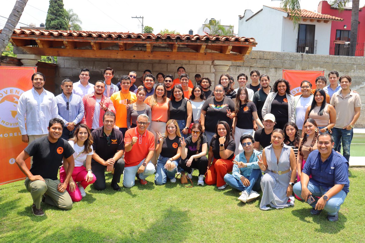 MovCiudadanoMor's tweet photo. Hoy recibimos en Casa Naranja a liderazgos jóvenes de distintos municipios de #Morelos, para darle continuidad a proyectos de formación y activismo.

Reconocemos el trabajo y convicción de Itzel Colín, delegada de Jóvenes en Movimiento Morelos.

¡La Nueva Fuerza de Morelos! https://t.co/pfeC04Cd0K