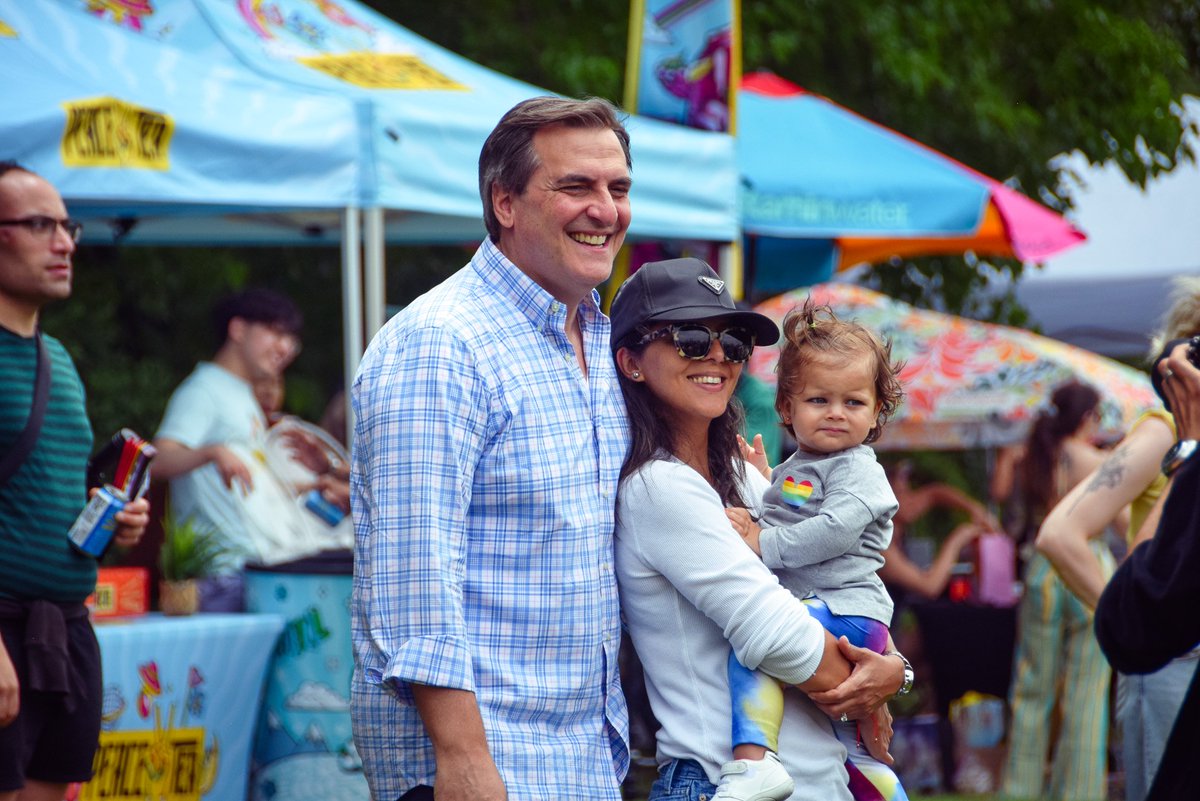 SenGianaris's tweet image. Celebrating Pride with friends and family at @SocratesPark! Thanks to Brian and everyone at Fresco's Grand Cantina for bringing the community together year after year