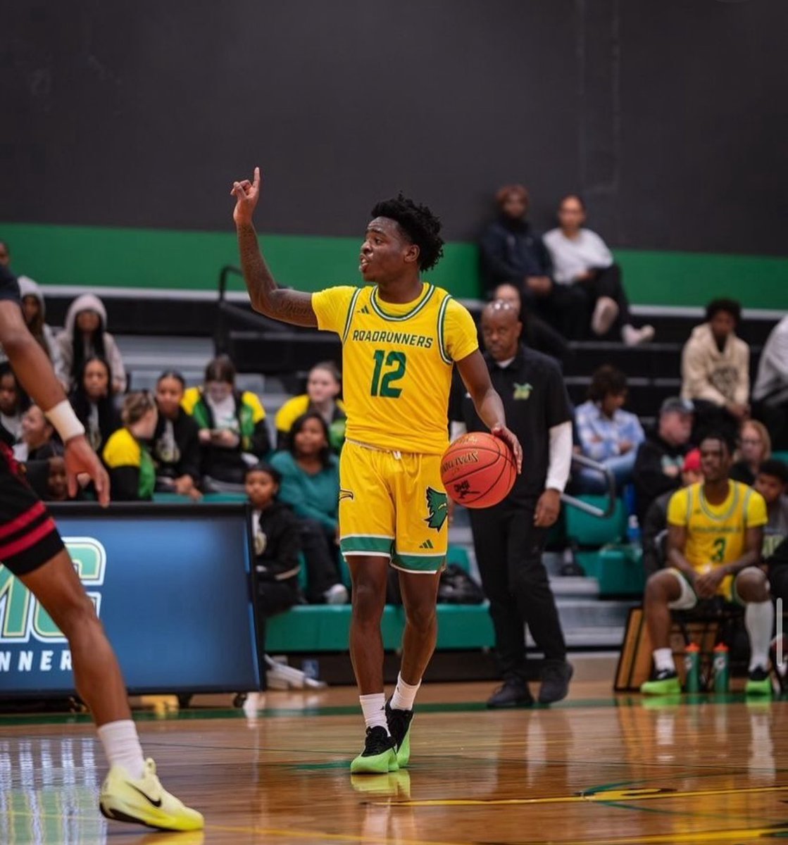 Myair βPoint GawdβThompson (@myairthompson) on Twitter photo After a great conversation with Coach Davis, Iβm blessed to have received a offer from Southwestern Michigan <a href="/CoachRodell/">Rodell Davis</a> #RoadRunnersβ€οΈ After a great conversation with Coach Davis, Iβm blessed to have received a offer from Southwestern Michigan <a href="/CoachRodell/">Rodell Davis</a> #RoadRunnersβ€οΈ