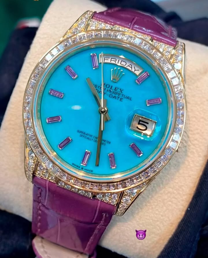 LegitiReporter's tweet photo. Drake reportedly owns 143 Rolex watches, featuring rare pieces like the Paul Newman Daytona and a nearly $1M Sky-Dweller with a meteorite dial.

Some of his Rollies are custom jobs with Chrome Hearts details and diamond overloads.

#Drake #Rolex #Luxury #HipHop #Watches #Flex https://t.co/95EN25DBHi