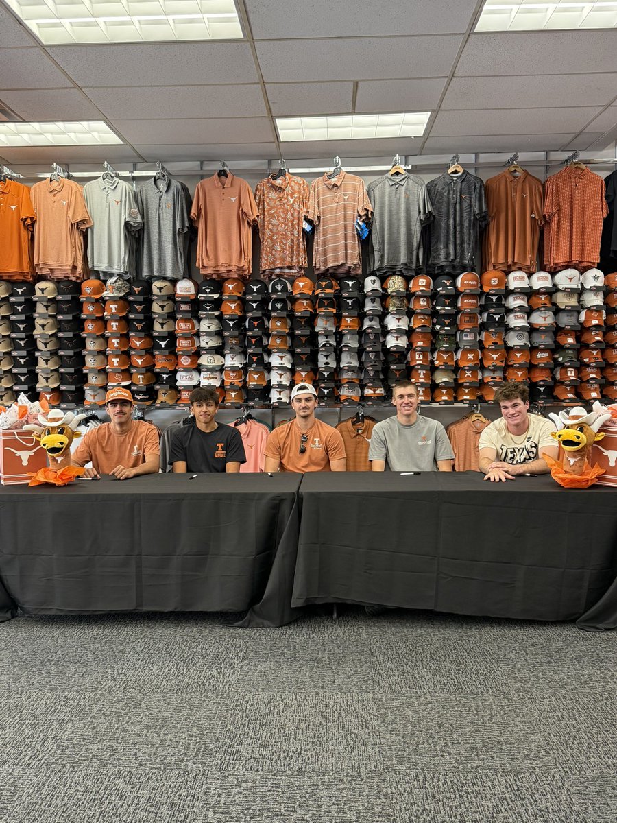 The boys are ready for y’all at <a href="/Rallyhouse2014/">Rally House</a> 🤘🏼⚾️ <a href="/TexasBaseball/">Texas Baseball</a>