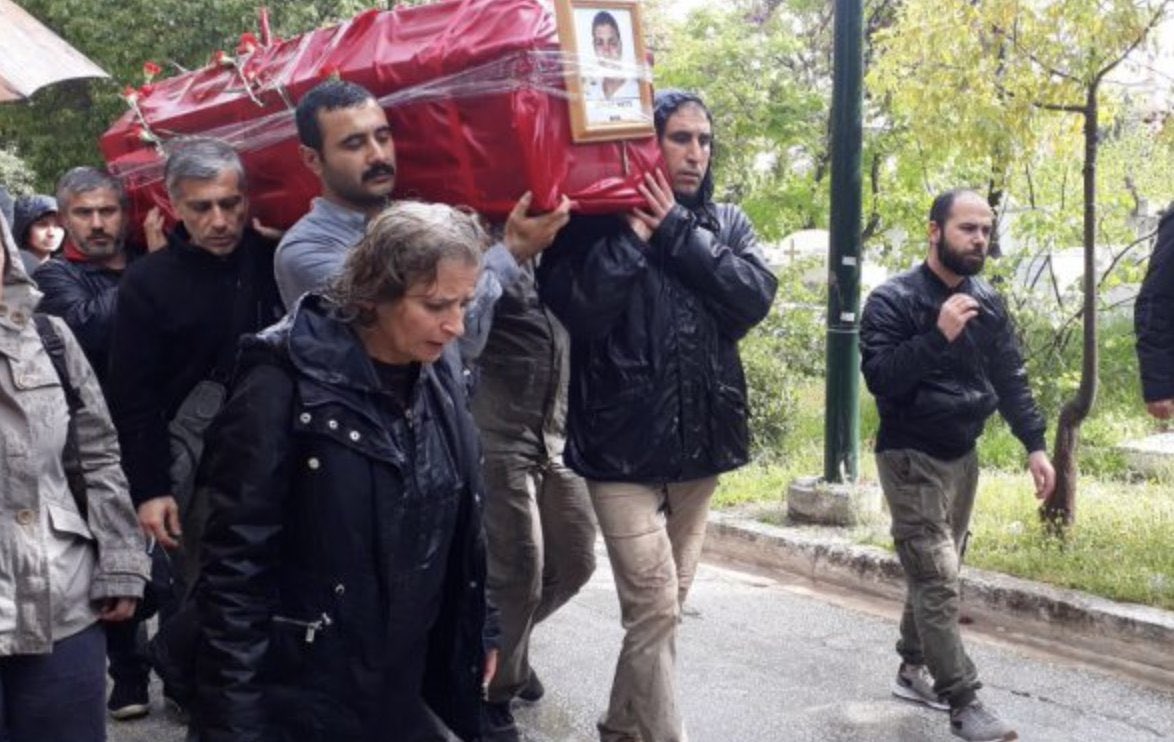 Tenkil SınırTanımıyor

Mahir Mete Kul 

tenkilmemorial.org/tenkil-veritab…

Mahir Mete Kul, bir itirafçının ifadesi gerekçe gösterilerek satranç turnuvası sonrası tutuklandı. 10 ayın sonrasında çıkarıldığı mahkemede tahliye edilse de yaşadığı sıkıntıların devam etmesi ve tekrar tutuklanma