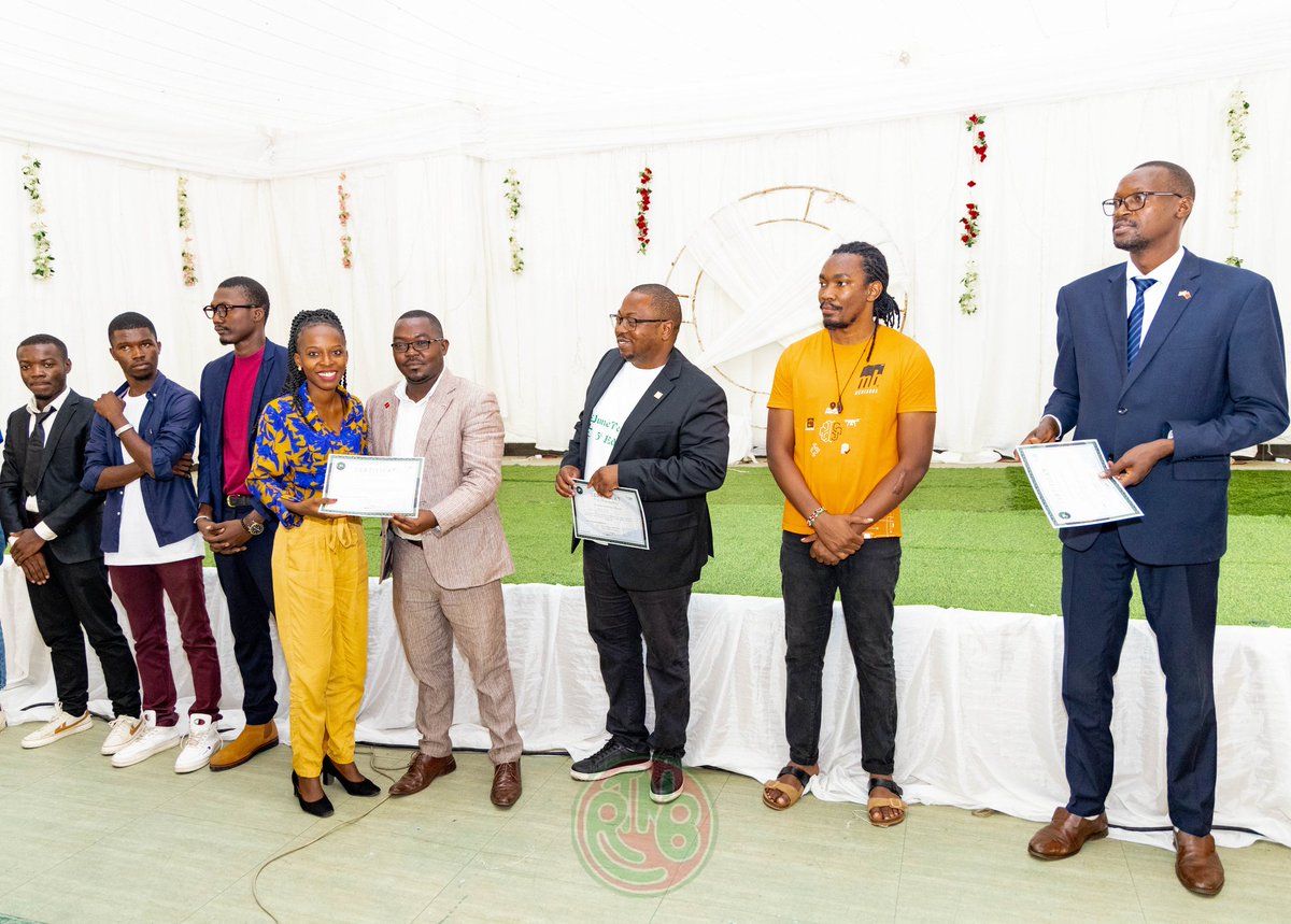 RTNBurundi's tweet image. Des certificats ont été décernés à ceux qui ont participé au festival ainsi qu&apos;à tous ceux qui ont contribué pour que cet événement puisse mieux se dérouler.

#RTNB #TIC #JuneTech #KitHub