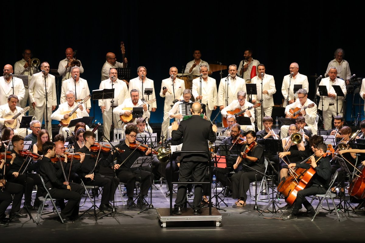 CulturaLorca's tweet image. 🎶 Los Parrandboleros y la Orquesta Sinfónica de Lorca se unen esta tarde en el Auditorio Margarita Lozano en un concierto único en el que la música se viste de gala para celebrar el 26 aniversario de este mítico grupo✨
#Lorca #CulturaLorca