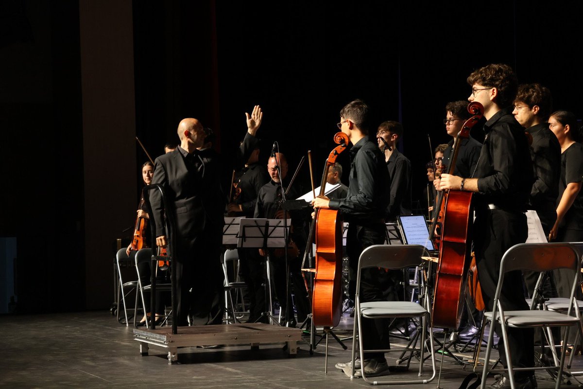 CulturaLorca's tweet image. 🎶 Los Parrandboleros y la Orquesta Sinfónica de Lorca se unen esta tarde en el Auditorio Margarita Lozano en un concierto único en el que la música se viste de gala para celebrar el 26 aniversario de este mítico grupo✨
#Lorca #CulturaLorca