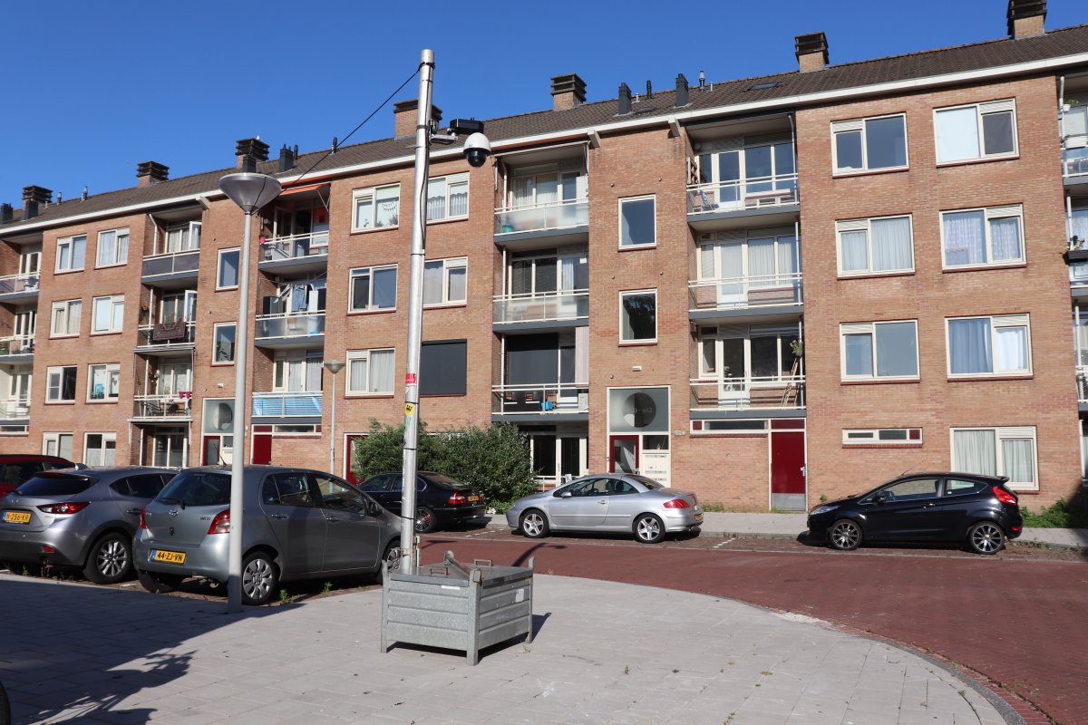 martindamen58's tweet photo. Weer #explosie nu bij #garagebox van reeds gesloten #avondwinkel in #Beemsterstraat #Amsterdam-Noord #Nieuwendam. Bew werden vannacht om 4.59 uur opgeschrikt door een harde knal. Bij een garagebox bleek een #explosief te zijn afgegaan. Geen gewonde(n)Tp #politieonderzoek geweest. https://t.co/KoBdfyqxIo