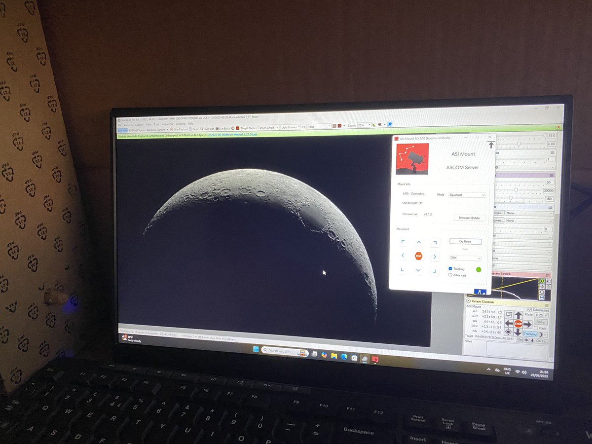 Sun has gone, Moon crescent looking good. #moon #moonhour