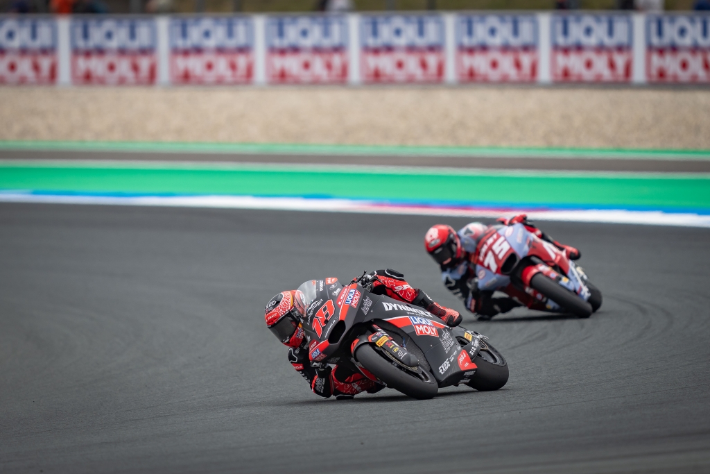 IntactGP's tweet photo. #DutchGP  #Moto2 Qualifying 

#FrontRowStart again for @18ManuGonzalez in 🅿️3️⃣ - 1´34.985 +0.208

#81 Senna AGIUS in 3️⃣rd row - 🅿️7️⃣ - 1´35.183 +0.406

#M2  Race starts on Sunday at 12:15 CEST

#LIQUIMOLY  #Dynavolt  #IntactGP  at @ttcircuitassen #TTAssen https://t.co/buZzWNHW9K