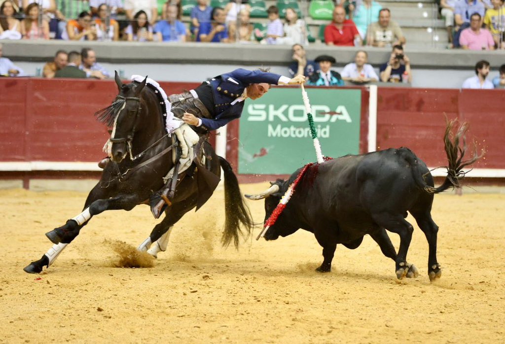 Andy colosal en el coliseo de Burgos 3 orejas y nueva salida en hombros