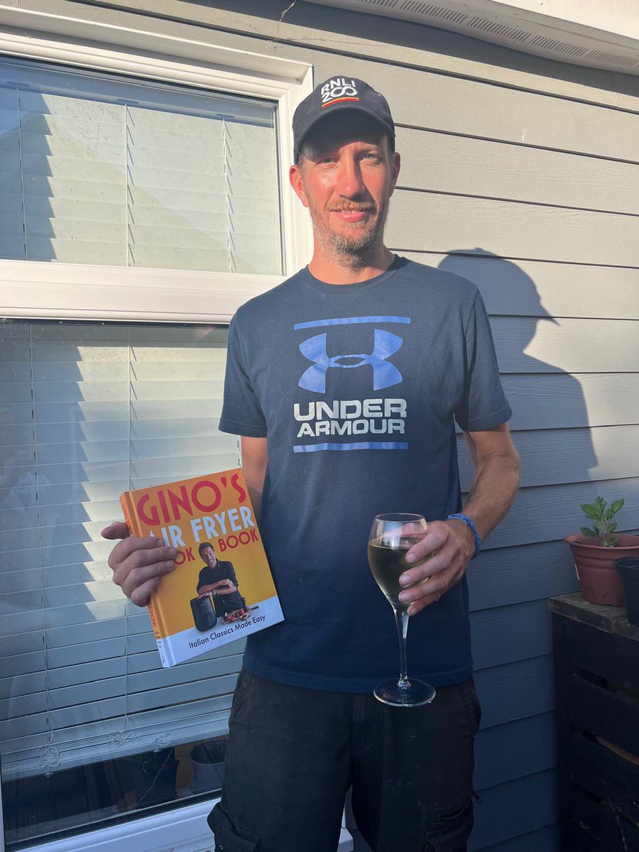 DazRolls's tweet photo. @Ginofantastico Hi Gino, great to meet you earlier and as I said im now enjoying a nice glass of wine as I read your book. Lots of recipes I will def be trying! 😀 https://t.co/IKawdUr9ZV