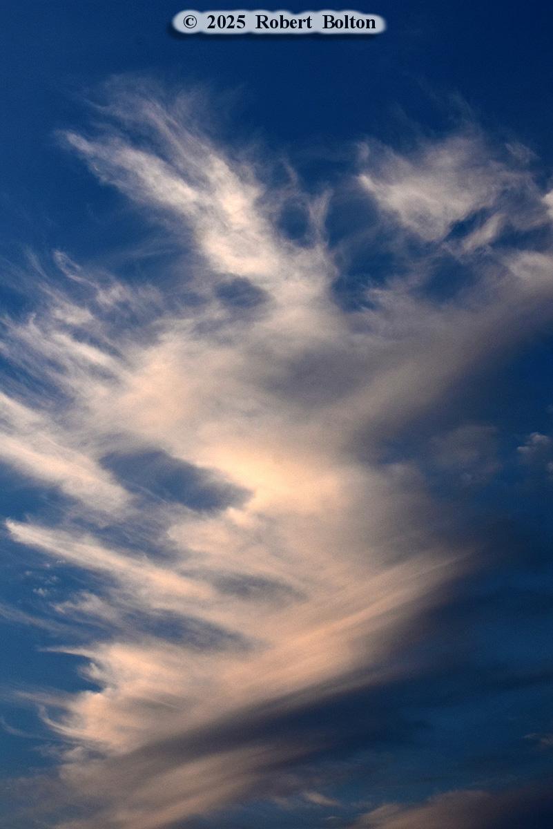 robertbolton443's tweet photo. Went out chasing a #sunset on the 21st. The sunset fizzled and I was just going to delete the folder when I noticed some interesting #cloud formations that I thought worth sharing. #clouds #nature #NaturePhotography #sunsetphotography #nikon #D7200 #nikkor70300mm #nikonnature https://t.co/lYa6MlMNV5
