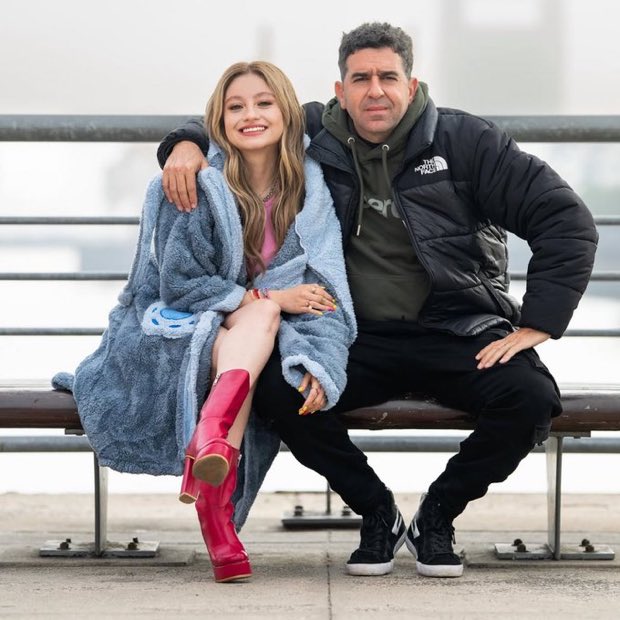 — Karol z reżyserem podczas nagrań do #SoyLuna4