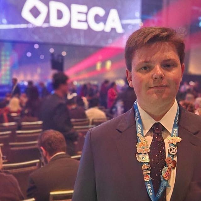 From founding Prep’s first DECA chapter to turning it into the school’s largest upper school extracurricular and representing New Mexico at a national conference, rising senior Oliver ’26 has been making bold business moves -- before even graduating. 
sandiaprep.org/DECALaunch