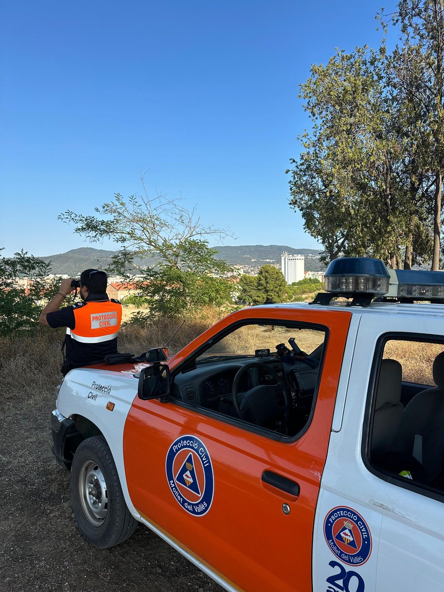 AVPC_Mollet's tweet photo. 🔥 Avui hem fet vigilància preventiva d’incendis a Gallecs, per detectar fum de forma prematura i evitar riscos. 🌿🚨

Anem equipats amb kit d’extinció de 600L, preparats per actuar si cal. 🔥🚒

#protecciocivil #Incendis #Gallecs #Prevenció #SomVoluntariat https://t.co/fHg7iKuWSW