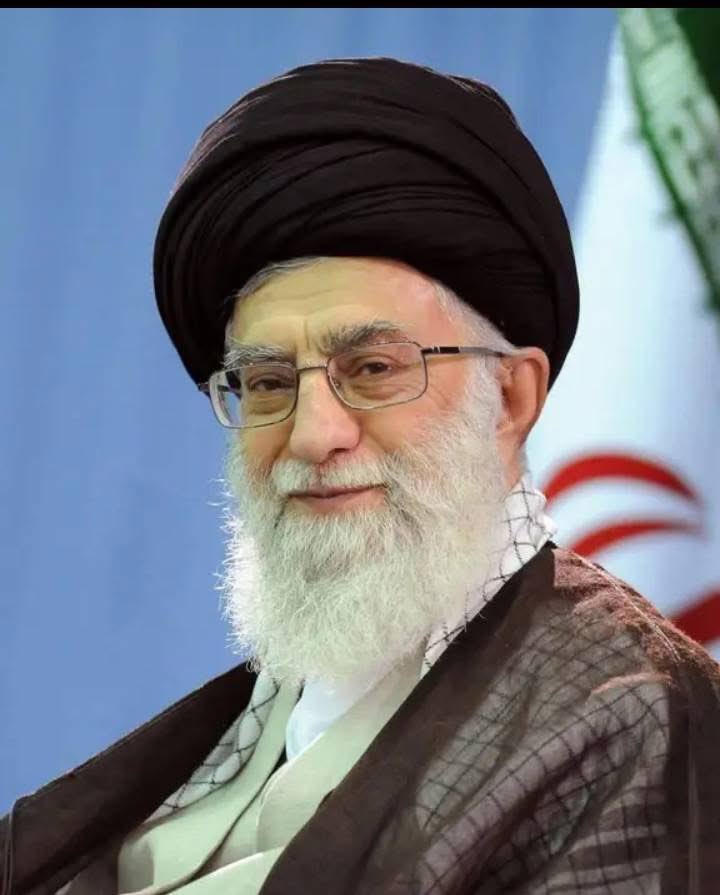 ChowdhuryEhasan's tweet image. 🟥🇧🇩 দুইজনই নিজেকে খাদেম(চাকর)মনে করে💞
একজন মক্কা মদিনার খাদেম 🍁
আরেকজন আলী রাঃ সহ কয়েকজনের কবরের খাদেম🥲
একজন কাবা নিজ হাতে পরিষ্কার করেন🌺
আরেকজন কবরকে নিজ হাতে পরিষ্কার করেন
একজন কাবার ভিতর সলাত আদায় করেন🥀
আরেকজন কবরের নিকট বসে ধ্যান করেন(এবাদত) 
খাদেম চিনতে ভুল করবেন না