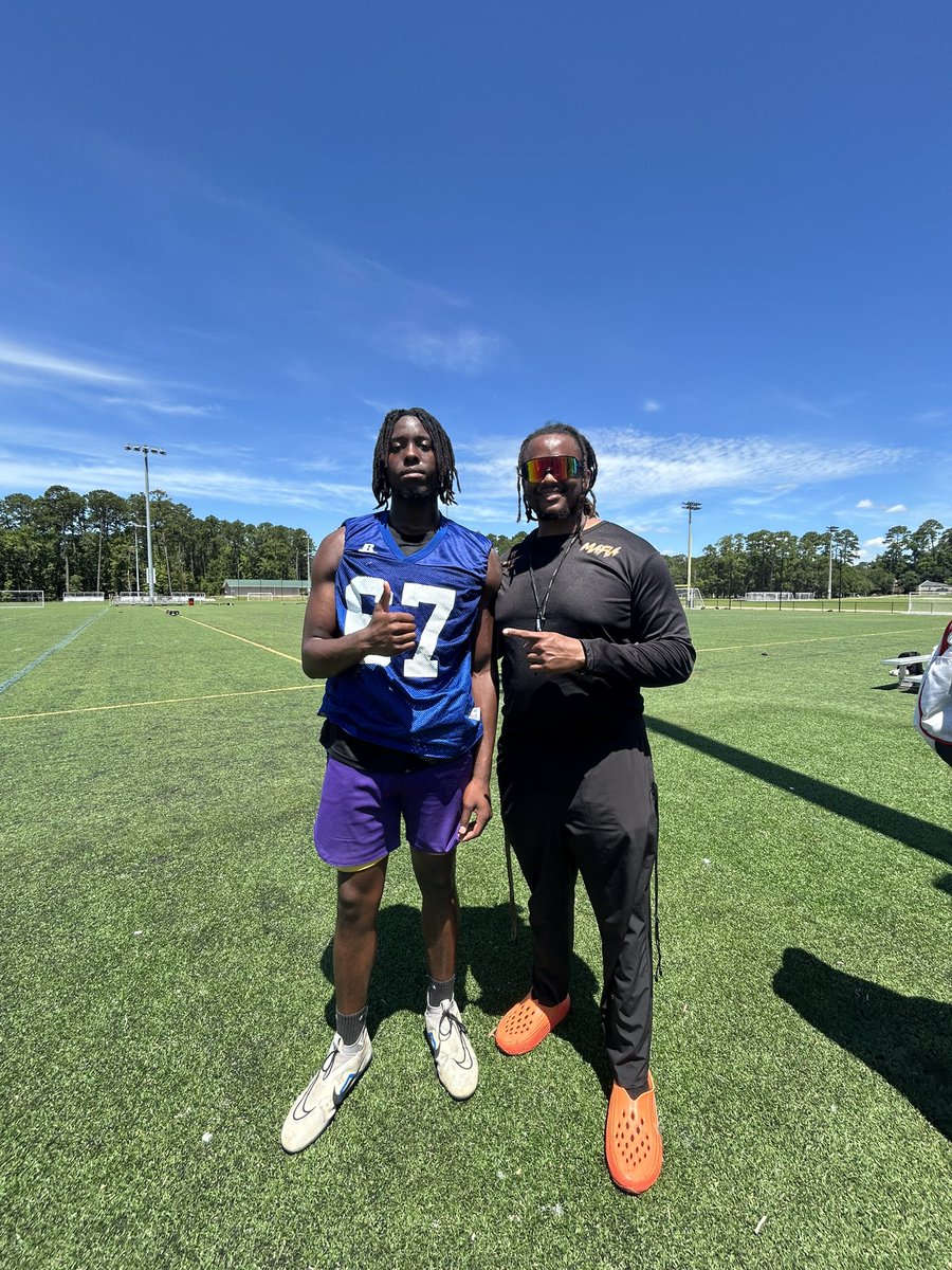 Dontray_Lewis's tweet image. Had a great day at the SSU camp with coaches @aekelton @Coach_Cezar97 and @BoniCoach learned a lot in such a short time!!
@CMiddleton_71