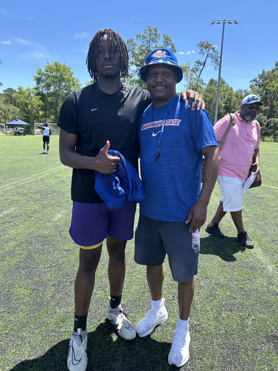 Dontray_Lewis's tweet image. Had a great day at the SSU camp with coaches @aekelton @Coach_Cezar97 and @BoniCoach learned a lot in such a short time!!
@CMiddleton_71