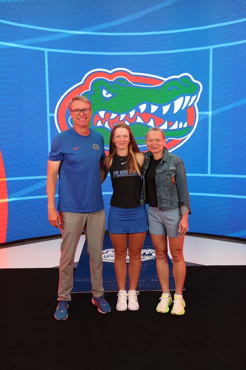 ParsaBombs's tweet image. Following her official visit three months ago, Allegra Korpanec Davies (UTR 10.15) has verbally committed to @GatorsWTN & will join Florida for fall of 2026. The 17-yo has an ITF juniors career-high rank of #49, winning 7 titles. Also is ranked #4 in Great Britain's U18 rankings.