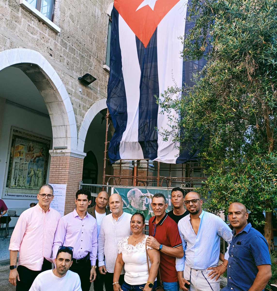 GHNordelo5's tweet image. En representación de los médicos cubanos que salvan vidas en Calabria, Italia, 9 de ellos viajaron para participar en el evento  de la Asociación Nacional de Amistad Italia-Cuba, y nos hicieron sentir muy orgullosos.  #Cuba #CDRCuba #UnidosXCuba