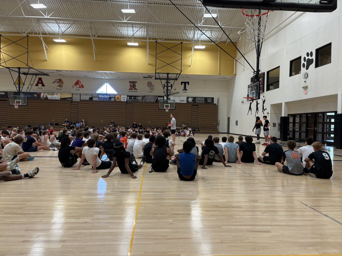 Day 2 of camp at Adrian College. Coach Kaiser and his players demonstrating drills and preaching importance of playing with courage, humility, and honesty! #INAM 🐻🏀