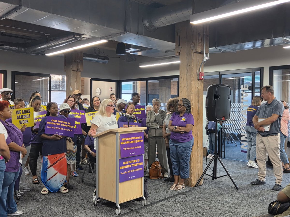 SEIULocal1's tweet image. Notes from @SEIU's Justice Journey to fight for immigrant justice this #SolidaritySummer: Local 1 janitor Krystyna Galik spoke about immigrating from Poland with two kids, struggling to pay bills including healthcare bills and finally finding a union job with health insurance.