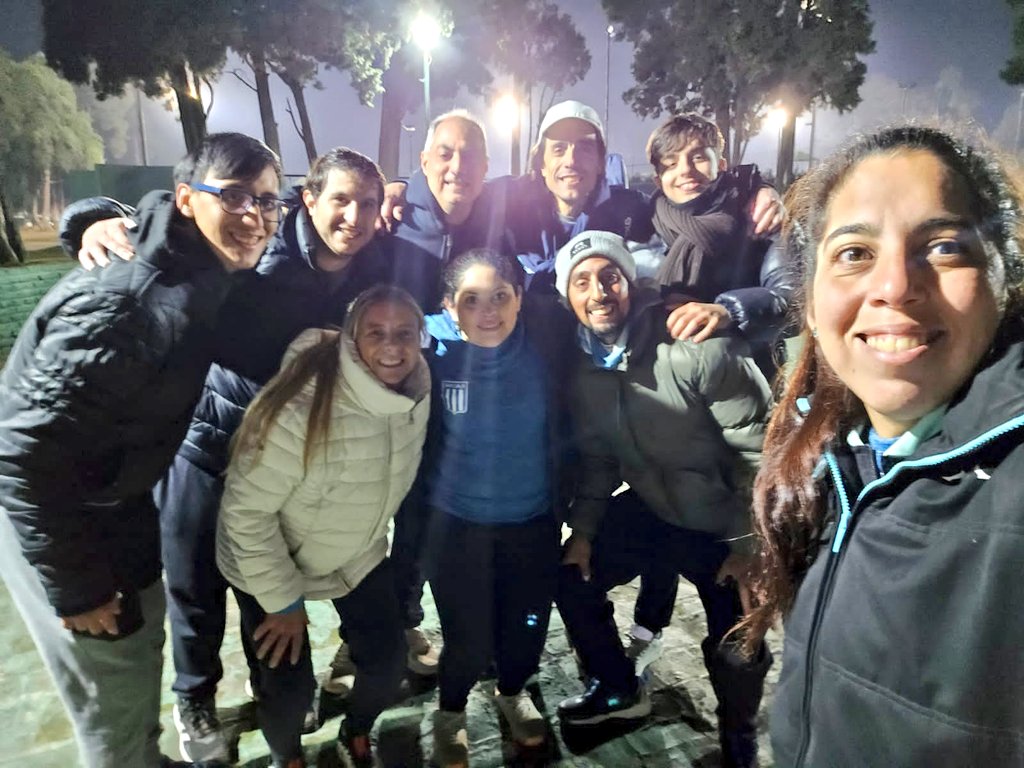 📢 A la final!!
🏆Copa Amistad 
➡️ Mixto +30 A
🔘 Semifinal 
En una gélida noche en Club Banfield, el equipo del Capitán Chahadi se impuso ante Ateneo Parroquial de Calzada.
✅ 2/1
Gran torneo chicas y chicos!
A seguir que se puede!
🫂🩵🎾