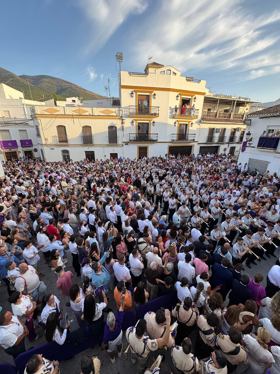 moraosalhgrande's tweet photo. La Agrupación Musical Virgen de los Reyes llega a la Ermita de San Sebastián 

#moraosALH
#Virgendelosreyes
#diadejesus https://t.co/7VRJ0z2PoH