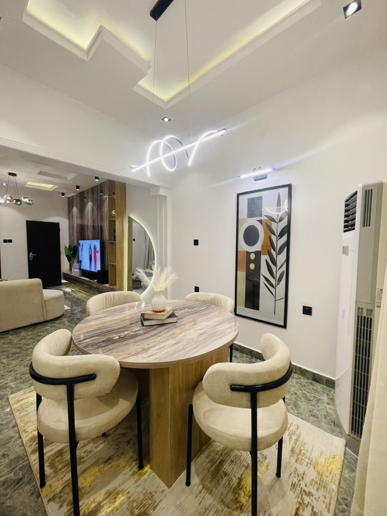 AzeemOjo's tweet image. Think interior design is just about picking chairs? Think again. We map out your space for comfort, style, and intentional living. 💫🖼️ #InteriorDesignMatters instagram.com/reel/DCpIWaFNJ…