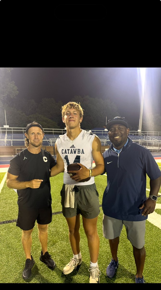 ethan_presley4's tweet image. Loved being back at @CatawbaFootball camp Friday! Have enjoyed building the relationships with @tyhaines16 and @JSoftcheck!
Thanks to my coaches @CoachThompsonRS and @Coach_Los80 for coming to support your guys! Congrats to @GladdenZamarius for leaving with an Offer! and to…