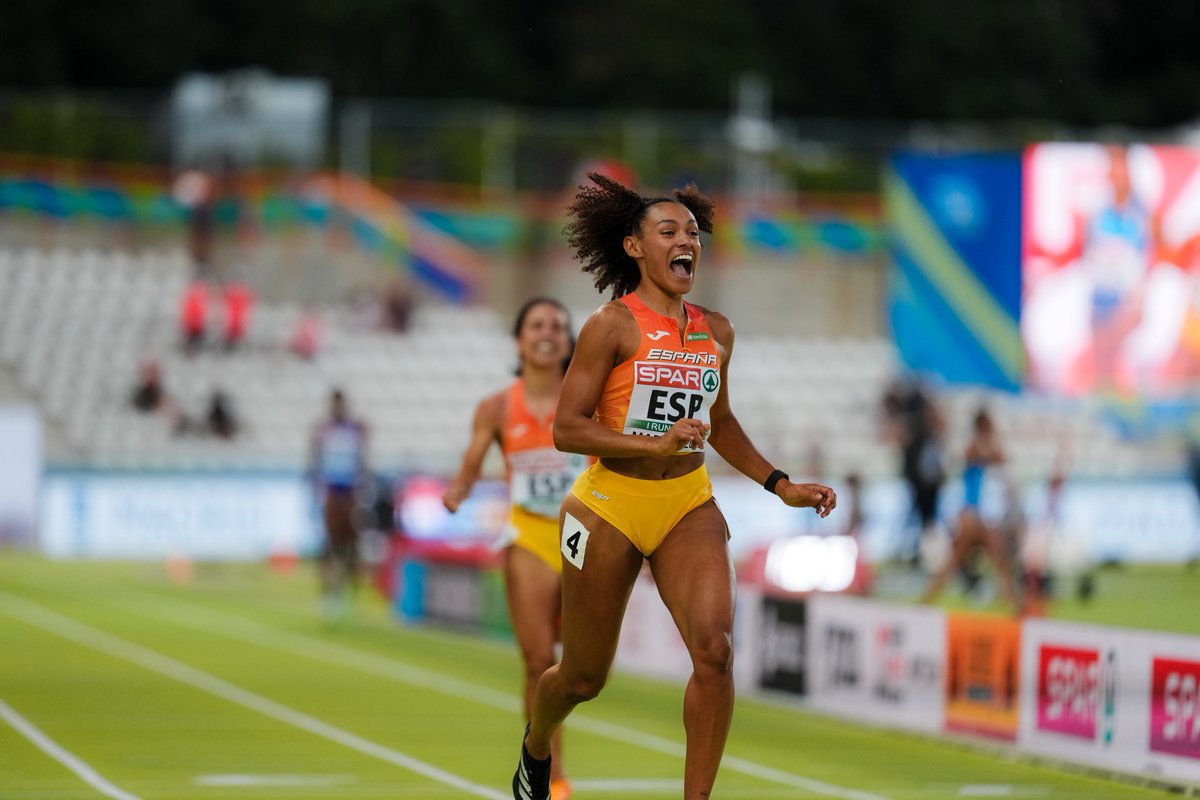 atletismoRFEA's tweet photo. Vallehermoso en ESTADO PURO
Las 4⃣ heroínas de #EspañaAtletismo 

3 récords de España en lo que va de 2025

42.28 Guangzhou
42.18 Guangzhou
42.11 Madrid @madridetch2025 

@especladera🤝🏼@JaelBestue🤝🏼@paulasevilla7🤝🏼
@Misabel_perez

Enhorabuena a atletas y técnicos 👏👏👏👏

#PasiónPorCompetir #Madrid2025

📊https://t.co/GiCtOzAB1i
📺 @teledeporte