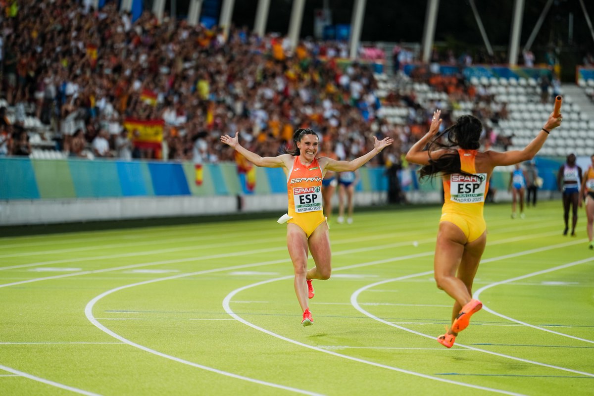 atletismoRFEA's tweet photo. Vallehermoso en ESTADO PURO
Las 4⃣ heroínas de #EspañaAtletismo 

3 récords de España en lo que va de 2025

42.28 Guangzhou
42.18 Guangzhou
42.11 Madrid @madridetch2025 

@especladera🤝🏼@JaelBestue🤝🏼@paulasevilla7🤝🏼
@Misabel_perez

Enhorabuena a atletas y técnicos 👏👏👏👏

#PasiónPorCompetir #Madrid2025

📊https://t.co/GiCtOzAB1i
📺 @teledeporte