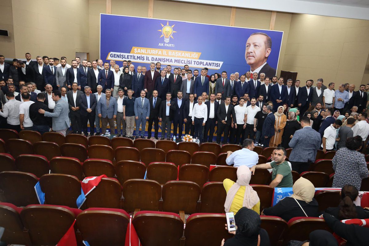 AK Parti hizmetin, kalkınmanın ve güçlü Türkiye’nin teminatıdır. 

📍AK Parti Şanlıurfa İl Başkanlığı Genişletilmiş İl Danışma Meclisi Toplantısı

TBMM Başkanvekilimiz <a href="/bybekirbozdag/">Bekir  Bozdağ</a>, İl Başkanımız <a href="/milhamigunbegi/">M.İlhami GÜNBEGİ</a> , Milletvekillerimiz, MKYK Üyelerimiz, İlçe Başkanlarımız,