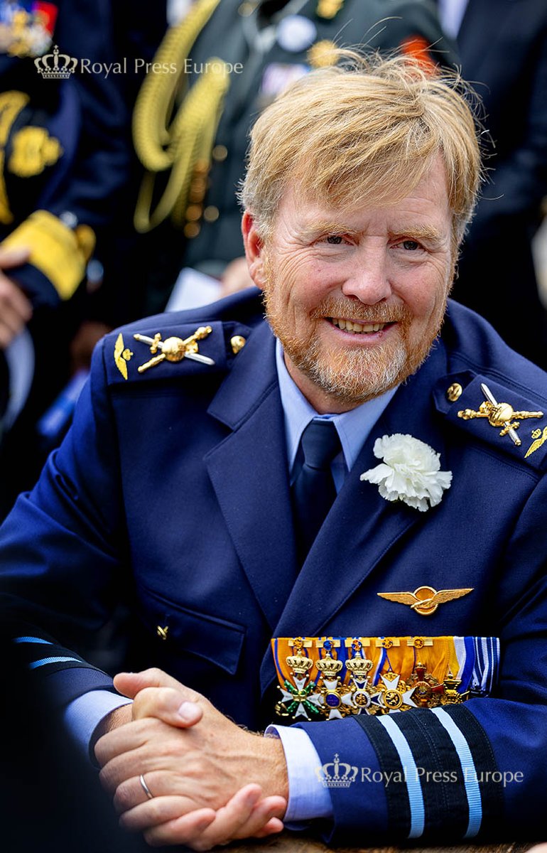 Royaleurope's tweet image. Vandaag eert Koning Willem-Alexander onze veteranen tijdens de Nederlandse Veteranendag in Den Haag. Met dank en erkenning voor hun inzet, moed en toewijding – in het verleden, het heden en de toekomst. ©Albert Nieboer - Royal Press Europe #Veteranendag #koning