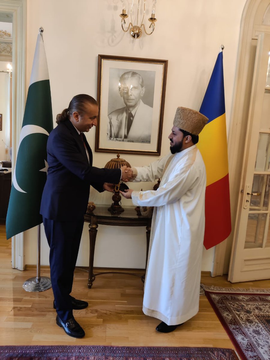 UACP_Official's tweet photo. Under the esteemed leadership of His Eminence Dr. Mufti Akeel ur Rehman Pirzada, Grand Mufti of Islamabad &amp; Chairman Ulama Aman(Peace)Committee Pakistan a significant diplomatic visit was made to Romania. Alongside His Eminence Murat Iusuf, Grand Mufti of Romania, @PakinRomania https://t.co/qFMQD1APPu