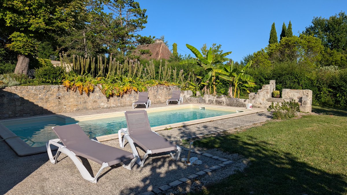gitesdecavarcou's tweet photo. L'été autour de la piscine du Fournil https://t.co/PRCp3YjoPe