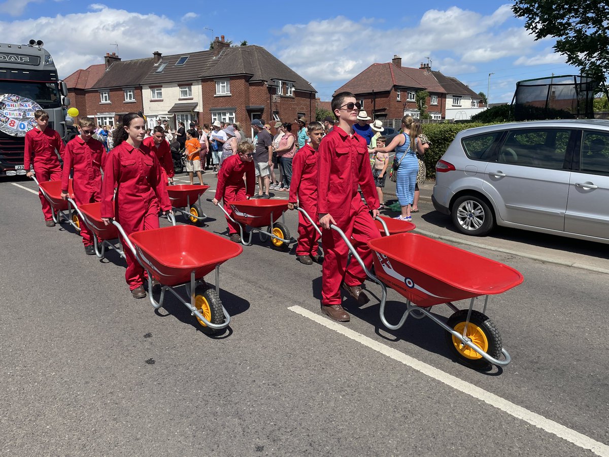 MrRyanPhillips's tweet image. Joined @CosfordCadets today at @CarnivalShifnal ☀️🎶
Despite the heat, the band and Red Barrows team delivered fantastic performances, with great support and plenty of water breaks throughout.
A brilliant community event!