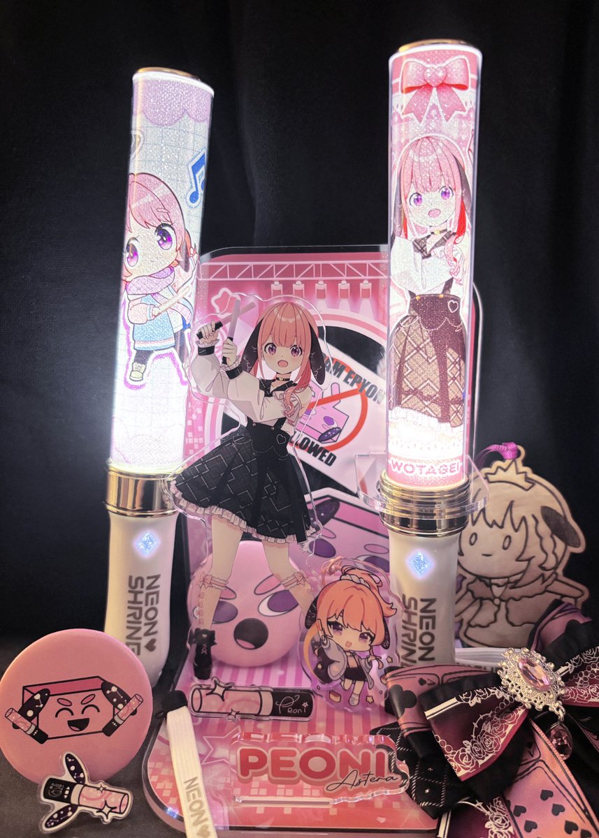 NinroValk's tweet photo. The post-con depression was fading, until I finally unpacked😭 

Huge thanks to @PeoniAstera &amp; @gibb_sempai
for the heartfelt gifts with memories.  

Special thanks to @neonshrine_shop &amp; @hyunicat
for the top-tier merch and kind service.

Endless gratitude to @OffKaiExpo!💖 https://t.co/hfgr8ogDqd