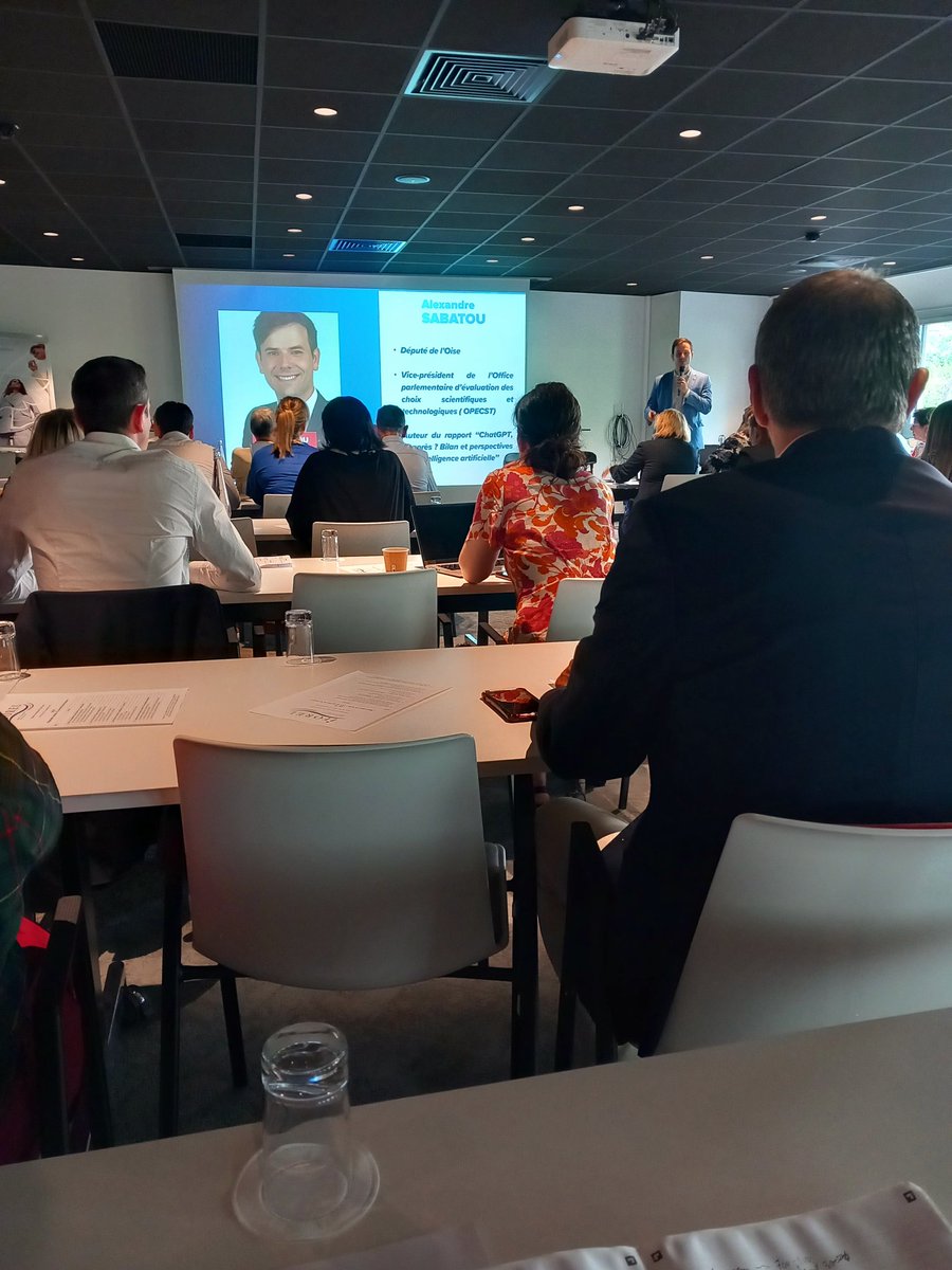 GauthierBouchet's tweet image. Ce samedi à Courbevoie pour une nouvelle session de l&apos;Institut de formation des élus régionaux (IForEL). Utiliser l&apos;intelligence artificielle au profit de son mandat : c&apos;est ce sur quoi travaillent aujourd&apos;hui les conseillers régionaux du RN.
#PaysDeLaLoire #PdL