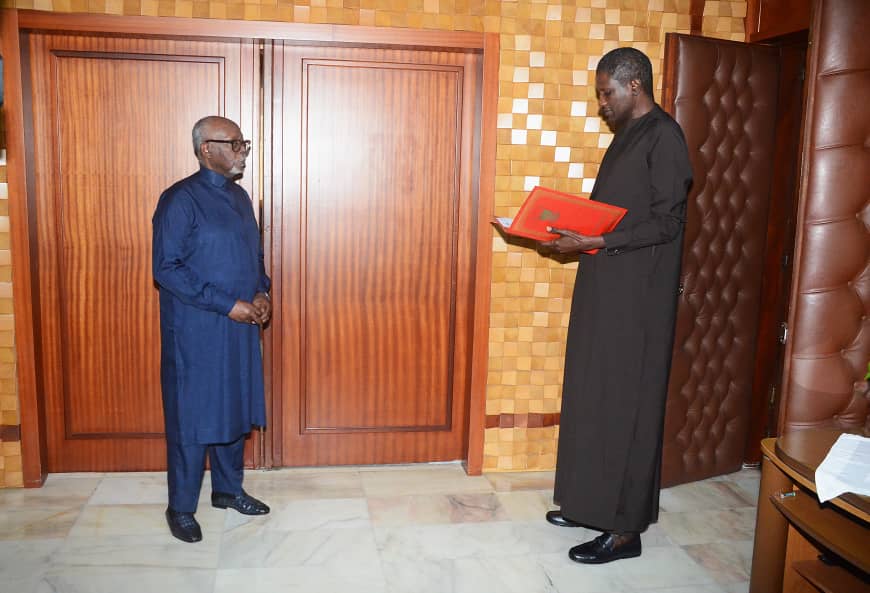 diplocam_minrex's tweet photo. 🇨🇲🇸🇳
S.E. MBELLA MBELLA, a accordé une audience, le  26 juin 2025, à S.E. Malick DIOUF, nouvel Ambassadeur extraordinaire et plénipotentiaire de la République du Sénégal auprès de la République du Cameroun, dans le cadre de la remise des copies figurées de ses Lettres de créance. https://t.co/vQy4UxZwsF