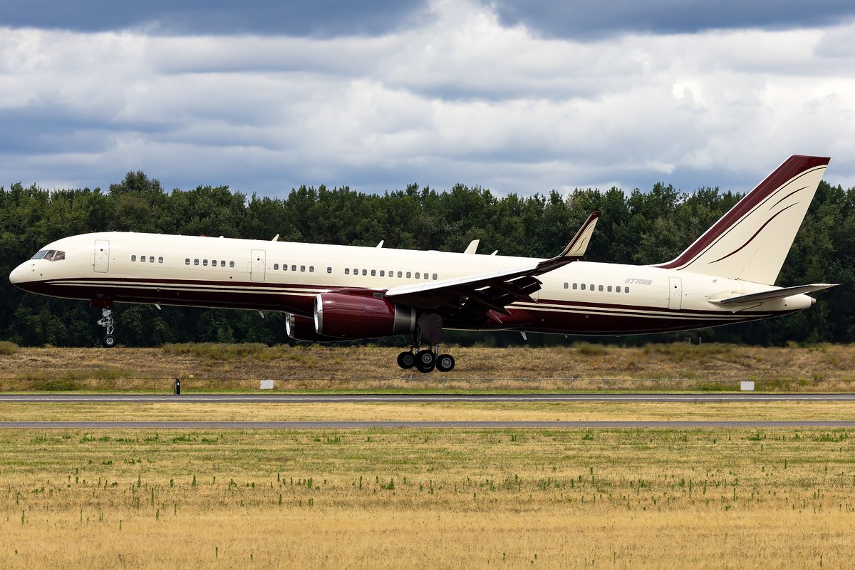 Sabian404's tweet image. The oh so nice Yucaipa Boeing 757 arriving at PDX from Burbank yesterday