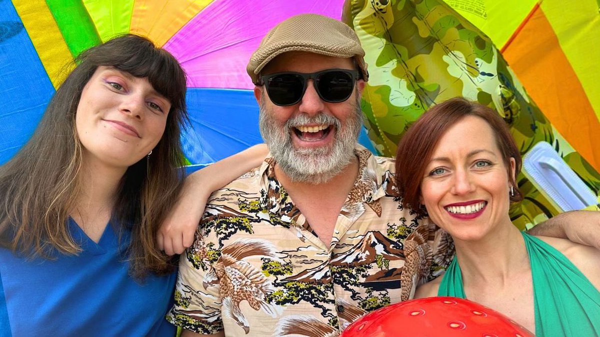 Radio 3 (@radio3_rne) on Twitter photo ¿Calor?
🔥 
Nuevos formatos, grandes historias y conciertos únicos: el verano se vive en Radio 3: rtve.es/n/16636292/ ¿Calor?
🔥 
Nuevos formatos, grandes historias y conciertos únicos: el verano se vive en Radio 3: rtve.es/n/16636292/