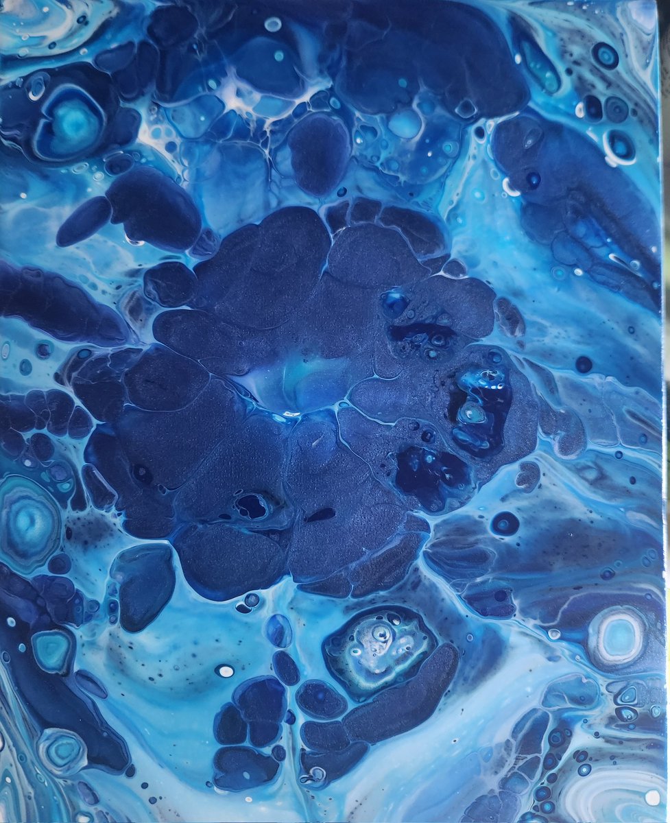 KathDesp4's tweet image. I found an early paint pour of mine called Ocean Bloom. I begged the owner to let me update it with alcohol inks. Now it has a bit more energy and movement...and she likes it! Before and after #fluidart #abstractart #alcoholinkart #alcoholinks