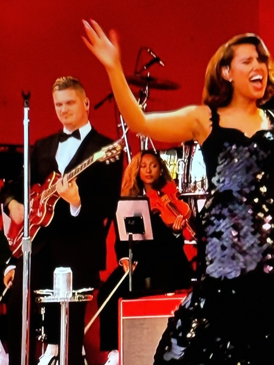 Has nobody else spotted Kier Starmer moonlighting on stage with <a href="/raye/">RAYE</a> !?#Glastonbury #Raye #Glastonbury2025 #Kier