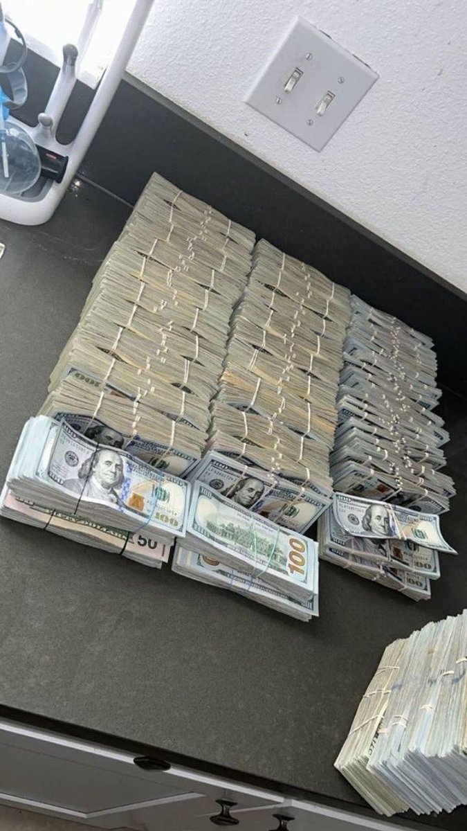 Bands💰 tweet media