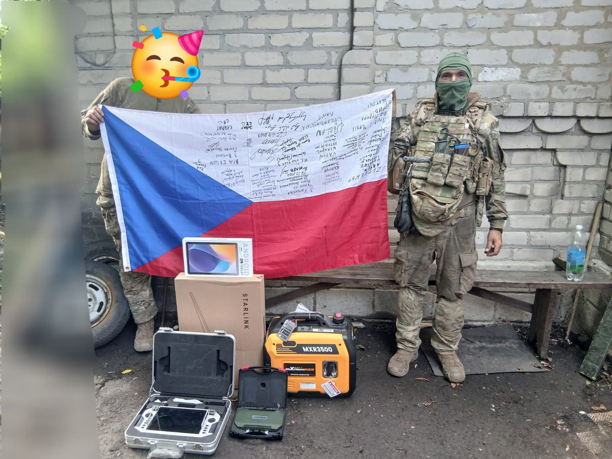 ceskastopa's tweet image. Drazí přátelé,
stále se něco děje a @Arisu8495056001 nakoupil další díly pro svoji jednotku, kterou znáte jako Arisovy Poletuchy.
Jedná se o generátor,panel pro ovládání dronů, starlink
anténu a tablet.
Díky za Vaši podporu
donio.cz/arisovy-poletu…