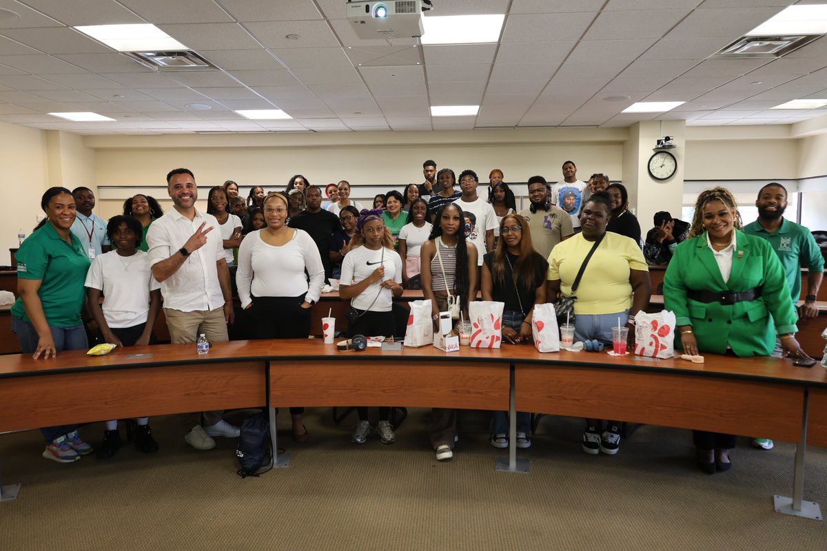 ServeDC's tweet image. Our annual Summer Youth Emergency Preparedness Academy (SYEPA) is now in full swing! Over the next five weeks, these young people will receive vital training in CPR/AED, First Aid, and administering Narcan which will equip them with essential life-saving skills.