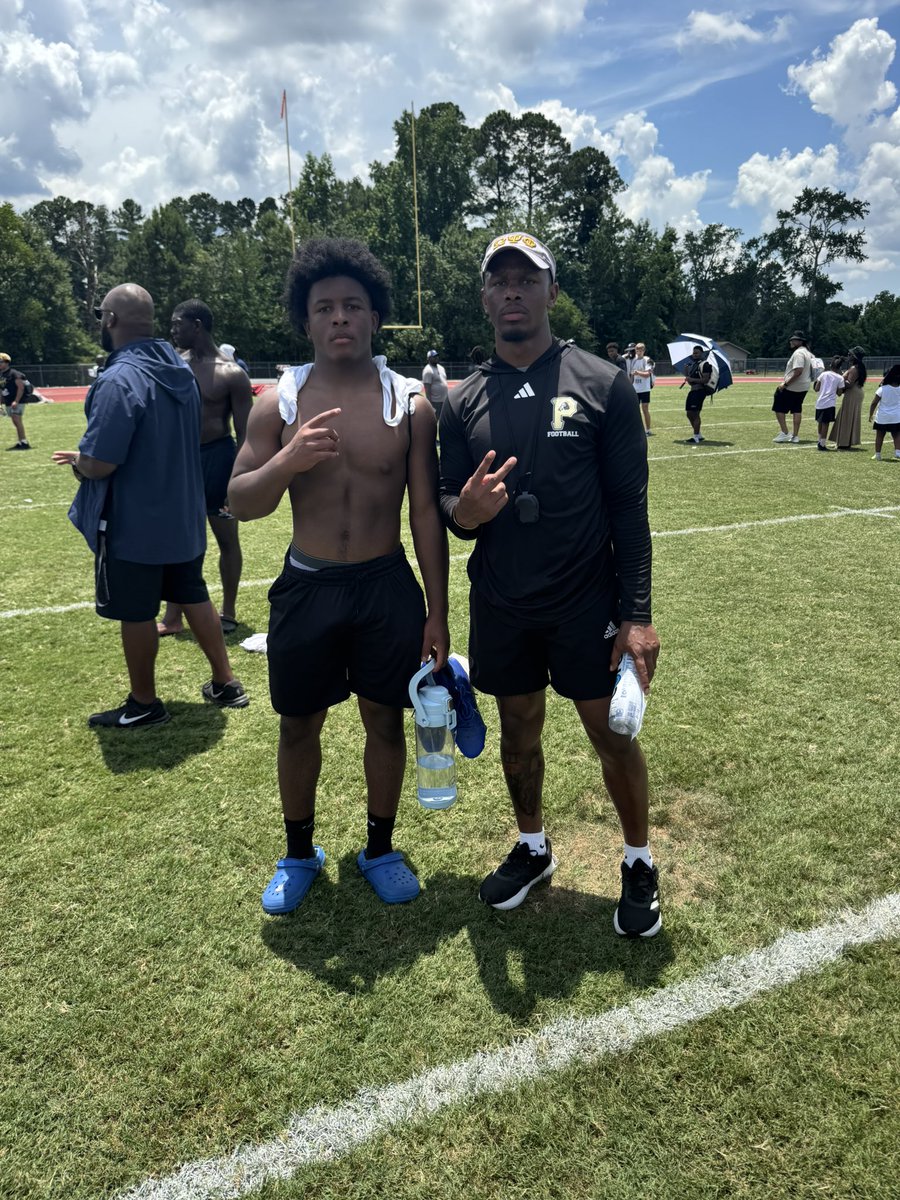 Anyeusmiller_'s tweet photo. Thank you @CoachHallUNCP for the opportunity and the invite to showcase my skills and working my craft definitely enjoyed the atmosphere!!!
@coachpoohward @SPORTSatKHS @harrisBcoachin @CoachJud_21 @PrepRedzoneNC @SunilSportsNews @LeonEasonJr1 https://t.co/sHZulgFMm0