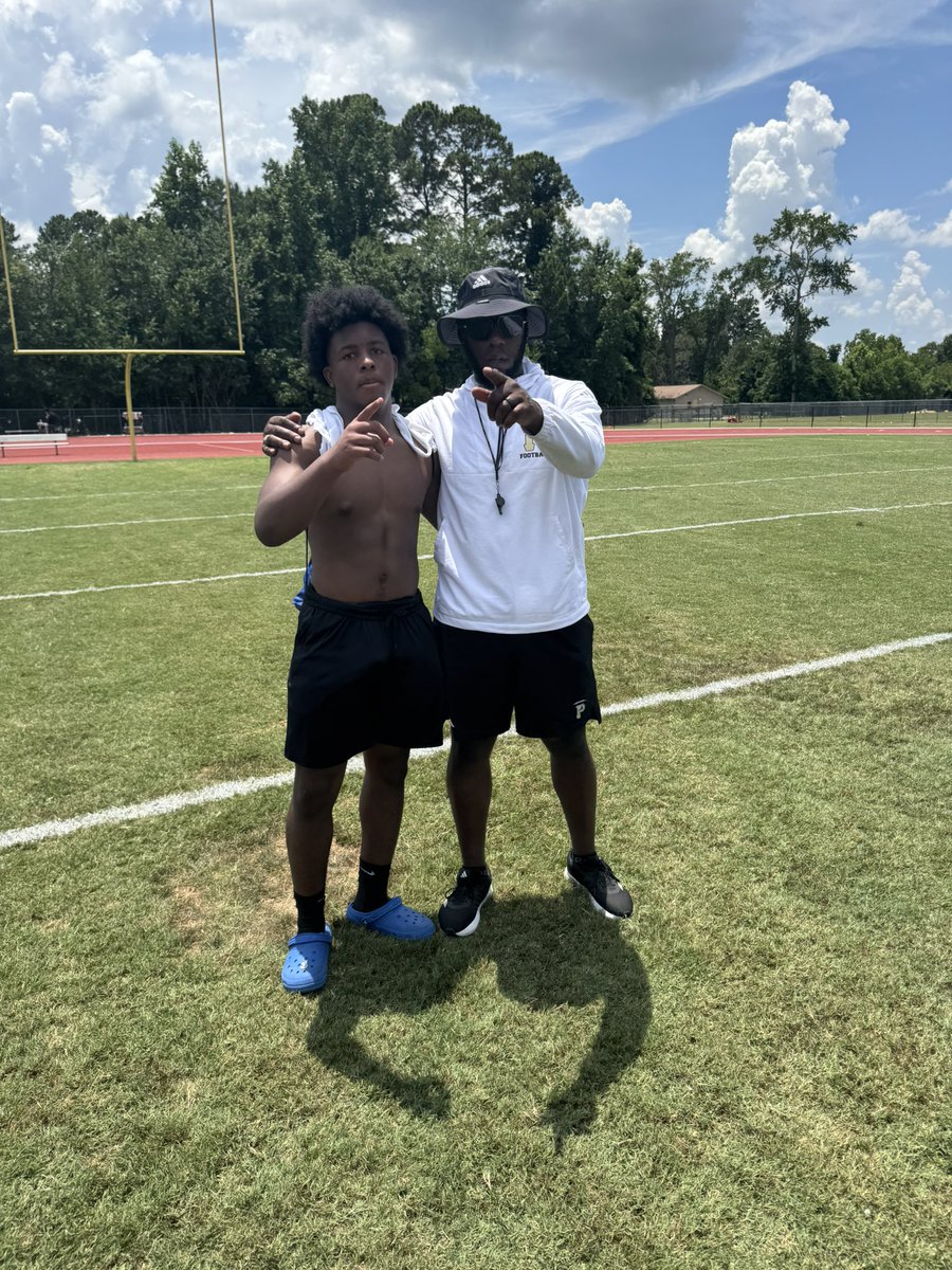 Anyeusmiller_'s tweet photo. Thank you @CoachHallUNCP for the opportunity and the invite to showcase my skills and working my craft definitely enjoyed the atmosphere!!!
@coachpoohward @SPORTSatKHS @harrisBcoachin @CoachJud_21 @PrepRedzoneNC @SunilSportsNews @LeonEasonJr1 https://t.co/sHZulgFMm0